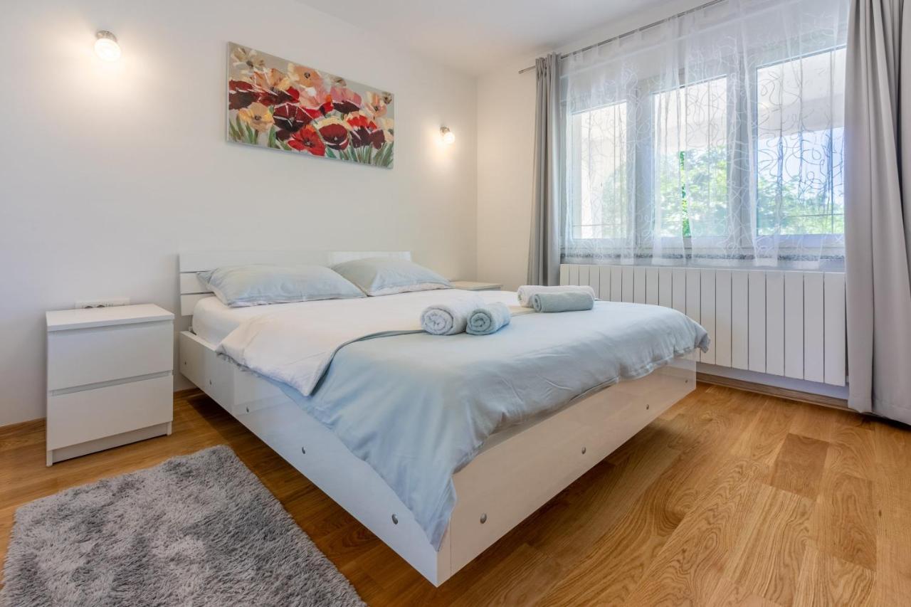 Apartment Olive Selce Bagian luar foto